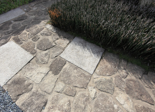 this is a picture of the folsom flagstone walkway 